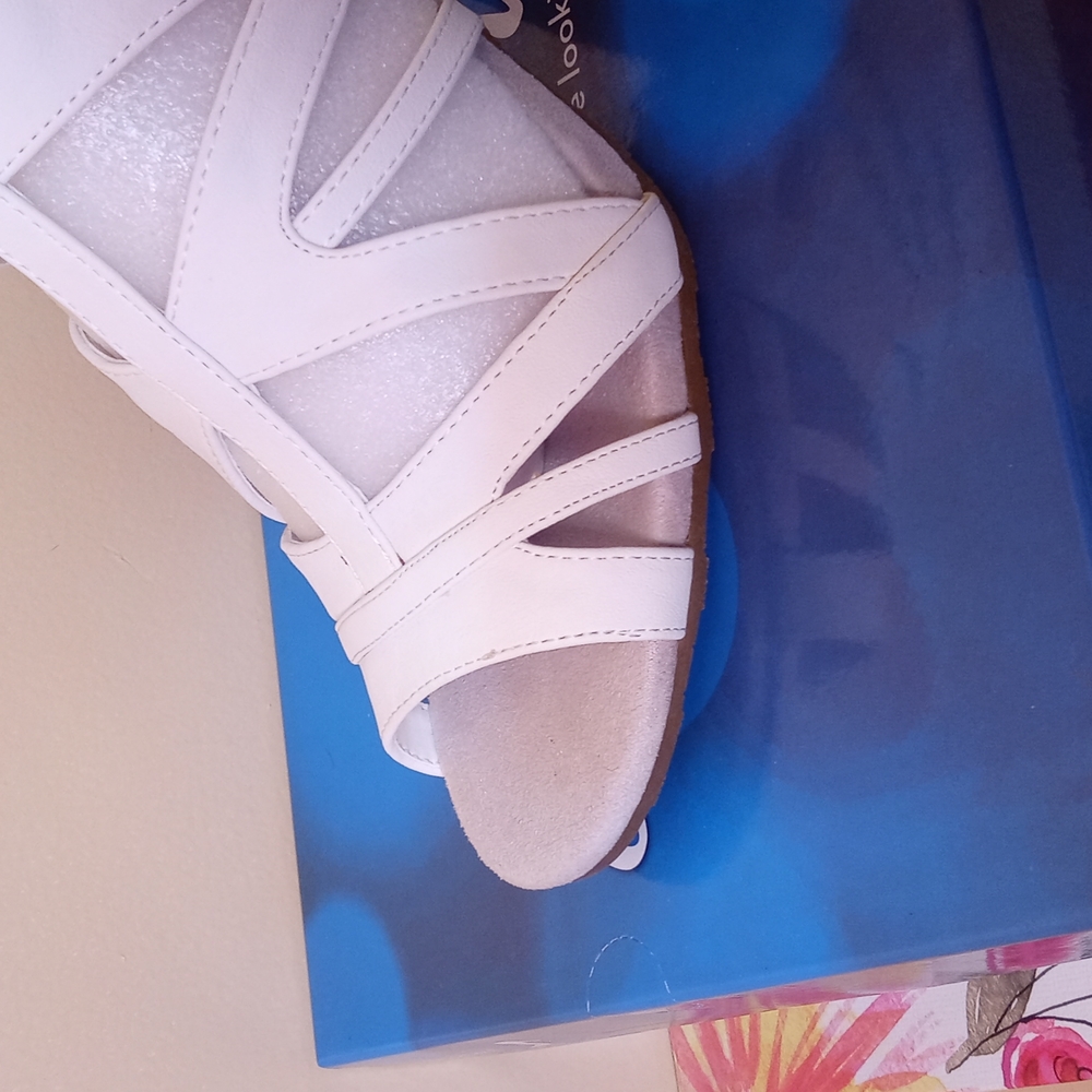 Easy Street Heels - Picture 2 of 5